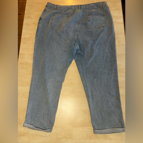 Light wash boyfriend jeans - Picture 2 of 4